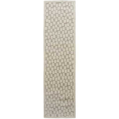 Chess Dune carpets in taupe and beige, shown in a product top view as image 1