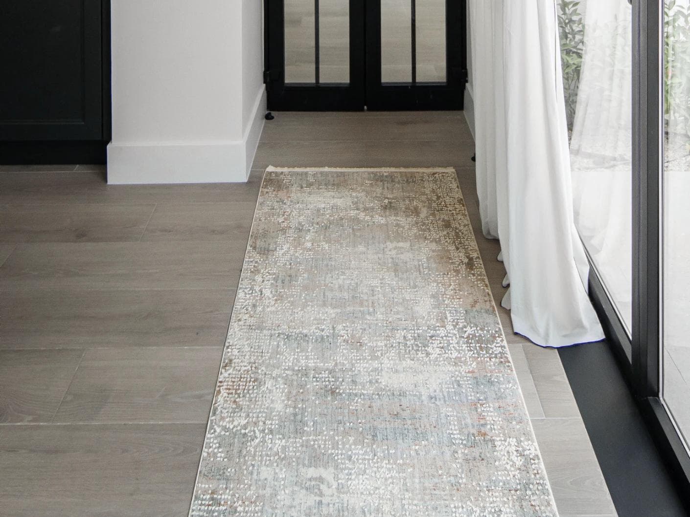 Savanna Sandy carpets in beige and rust, shown in a lifestyle front view as image 1