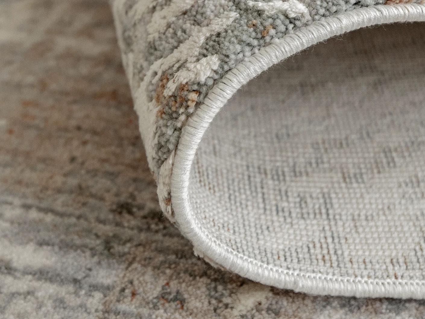 Savanna Sandy carpet in beige and rust, shown in a lifestyle close-up as image 4