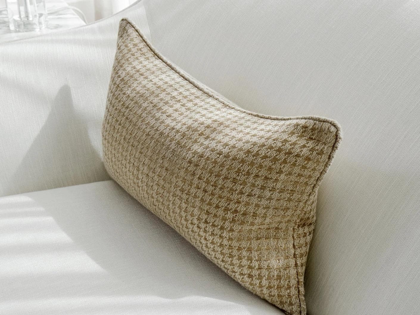Leo Klimt II cushion in gold, shown in a product right view as image 5